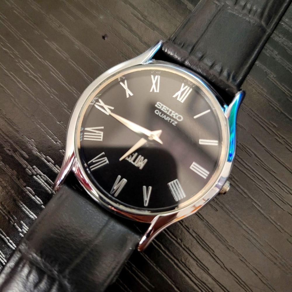 Mint Condition Vintage Seiko Slim Quartz Men's 34mm Watch Silver GORGEOUS